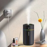 Bol.com Mini - Luchtbevochtiger +5 ML Parfum Olie Geschikt Voor Slaapkamer Woonkamer Bureau Auto+ RGB LICHT- USB-Zwart-luchtbevo... aanbieding