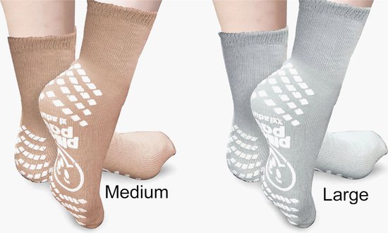 Lichtgrijze en beige Pillow Paws antislip sokken met witte gripzolen.