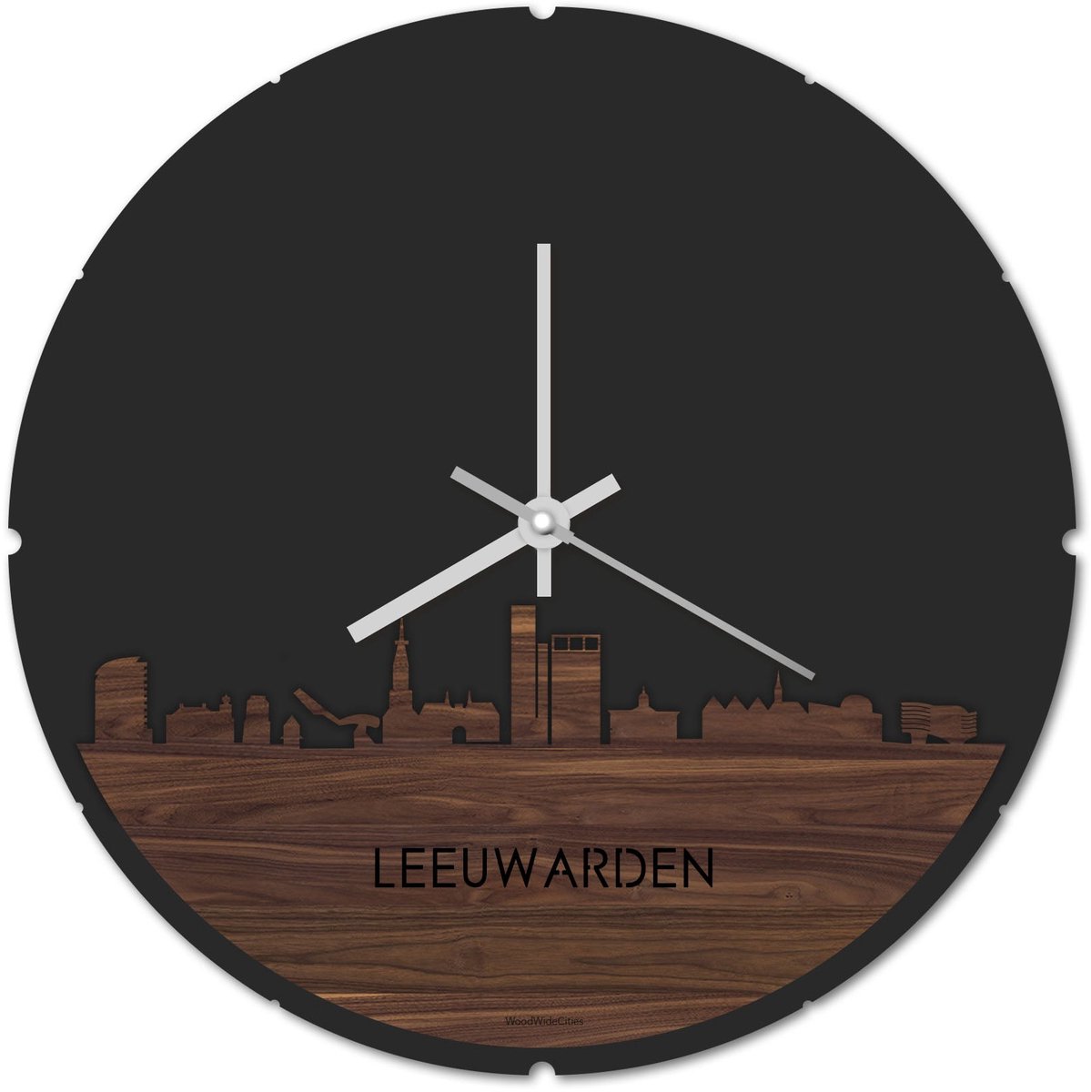 Skyline Klok Rond Leeuwarden Notenhout - Ø 44 cm - Stil uurwerk - Wanddecoratie - Meer steden beschikbaar - Woonkamer idee - Woondecoratie - City Art - Steden kunst - Cadeau voor hem - Cadeau voor haar - Jubileum - Trouwerij - Housewarming -