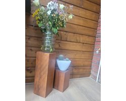 Set van 2 Houten Bloemenzuilen – Stijlvolle Sokkel in Notenkleur