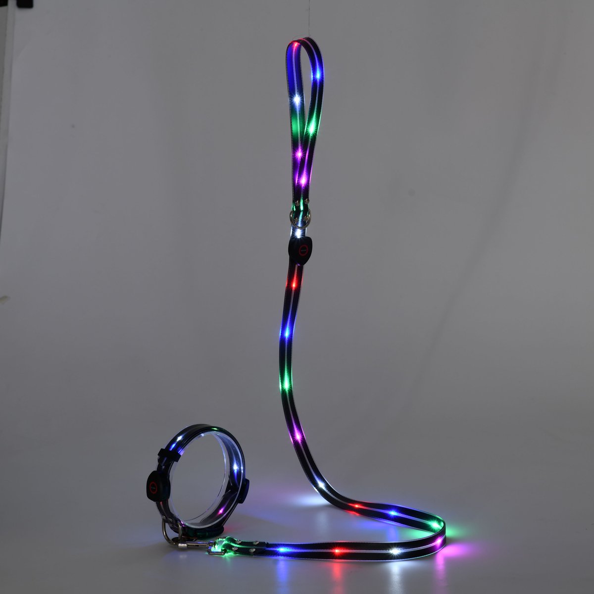 LED hondenriem en -halsbandset Zwart USB Oplaadbaar, brengt licht en zorgt voor veilige avondwandelingen