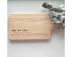 Houten borrelplank opa en oma - Serveerplank - Hapjesplank - Snijplank - Broodplank - Gegraveerd - Persoonlijk cadeau - Uniek cadeau - Vaderdag - Moederdag - Kerstcadeau - Relatiegeschenk - Borrelplank met handvat
