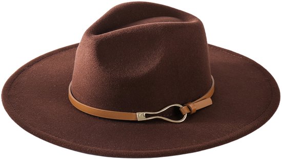 Bruine fedora hoed met een riem met gesp.