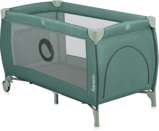 Groen campingbedje met matras, zij-ingang met rits en wieltjes.