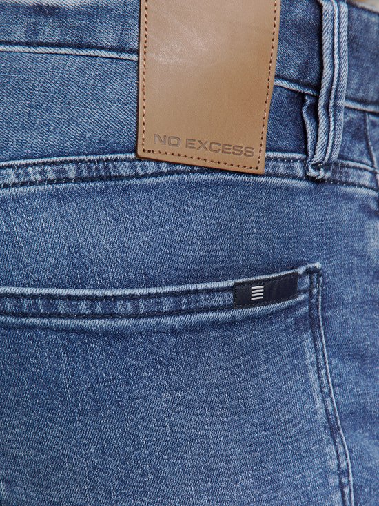 Tapered fit jeans