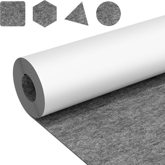 Feutre gris sur rouleau, avec quatre formes séparées : carré, hexagone, triangle et cercle.