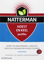 Verpakking Natterman Hoest en Keel pastilles. Rode pastille met tekst: Suikervrij en zonder conserveermiddel, 20 pastilles.