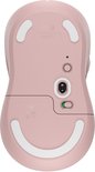 Roze Logitech M650 L muis, onderkant met witte glijders en sensor.