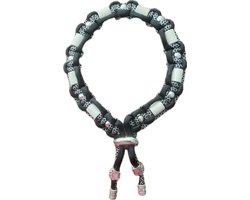 Paracord sierband hond - Spike 25 - lengte 25 cm - nekomvang vanaf 24 T/M 28 - zwart/zilvergrijs - met zilverkleurige kralen en metalen bedels
