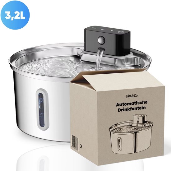 Zilverkleurige RVS drinkfontein van 3,2 liter met zwarte pompunit en een kartonnen verpakking waarop de drinkfontein staat afgebeeld.