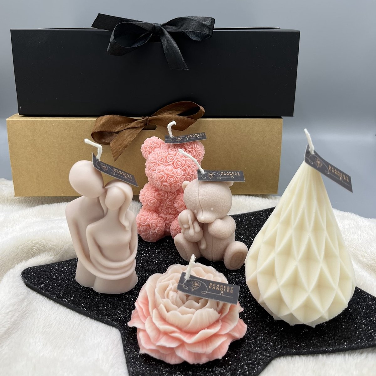 Dearest Candles - present - kaarsen - Vegan - koolzaadwas - 100% natuurlijk - figuurkaars - set van 5 - Valentijnsdag - partner - geschenkdoos - hartjes - bloemen - decoratie - liefde - cadeau - Licht roze - Beige - Gebroken wit