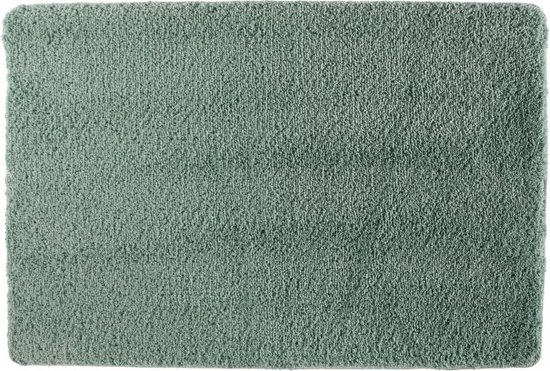 Groene badmat met zachte, pluizige textuur.