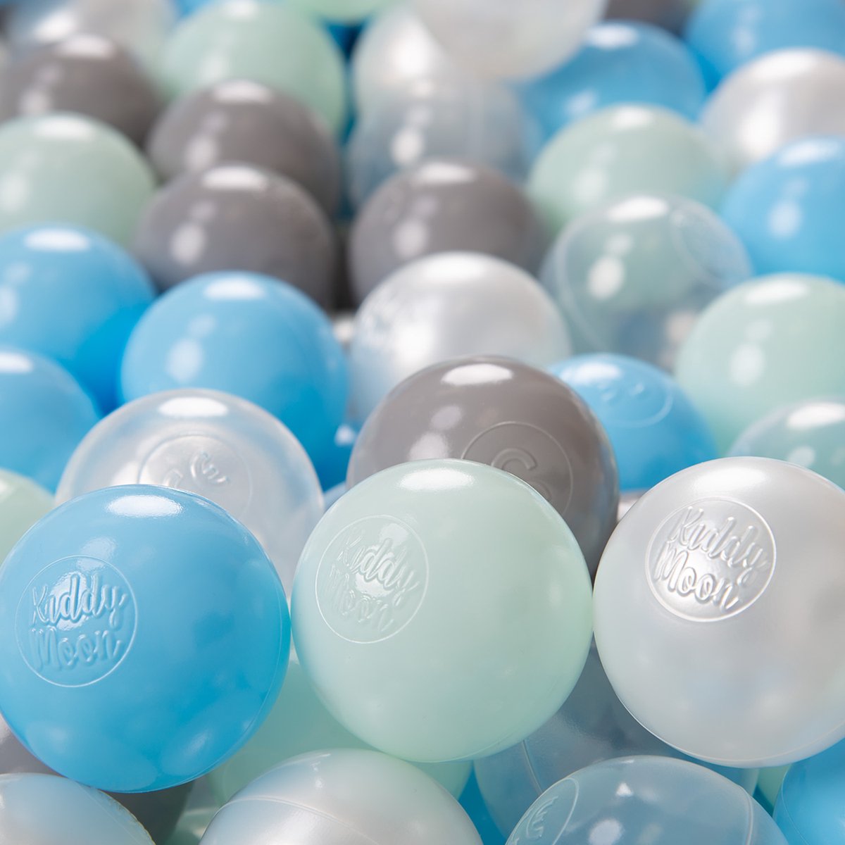 KiddyMoon Kinderballen Ø6 cm 300 Stuks - Speelballen voor Ballenbad - Baby Speelgoed - Perfecte Baby Ballenbak Ballen voor Kinderen - Parel Grijs Transparant Baby blauw Mint