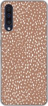 Telefoonhoesje Geschikt voor Samsung Galaxy A50 hoesje - Stippen - Wit - Bruin - Siliconen Telefoonhoesje Telefoonhoesje