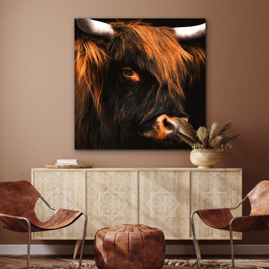 Aluminium schilderij 90x90 cm - Wanddecoratie metaal - Schotse hooglander - Zwart - Koe - Hoorn - Dieren - Metalen muurdecoratie woonkamer - Decoratie industrieel - Foto op dibond - Industriële accessoires slaapkamer