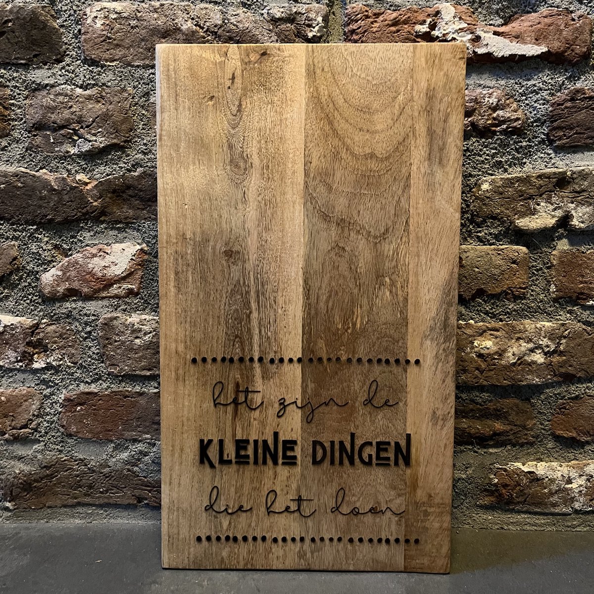 Lonnie - Borrelplank - Snijplank - Rechthoud - met pootjes - Gegraveerde tekst - kleine dingen