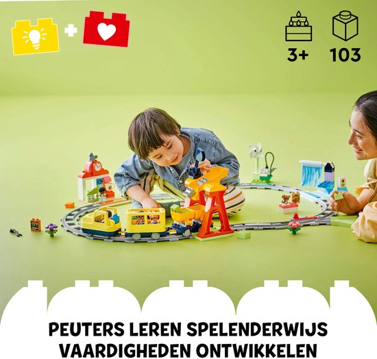 Kind en moeder spelen met LEGO Duplo interactieve trein en stations.