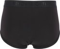 Achterkant van zwarte broek met zwarte tailleband met logo.