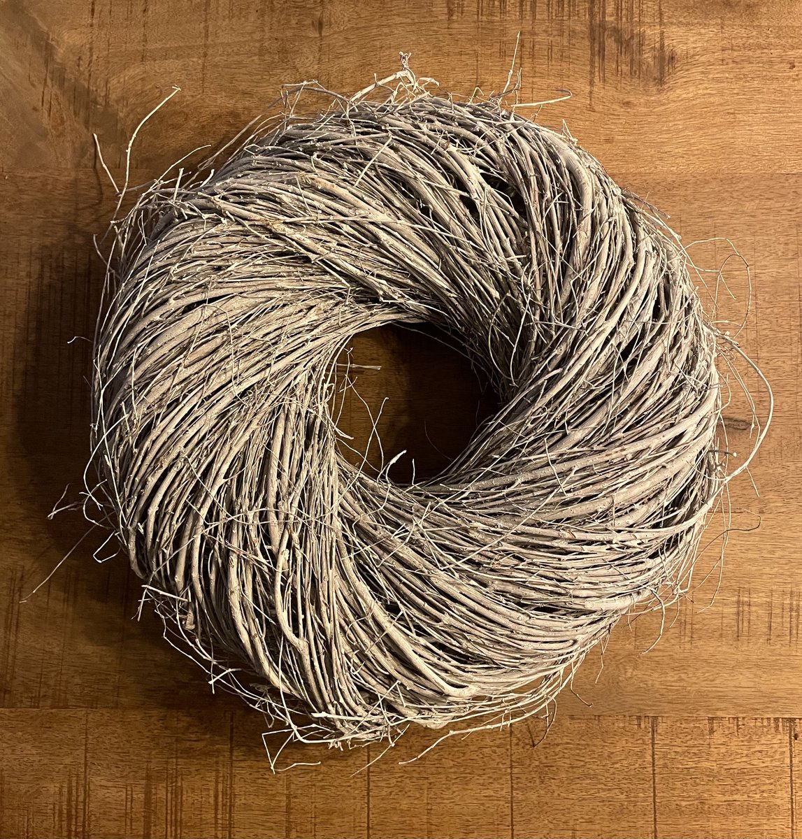Krans Wilgentak | 35 cm doorsnede | White Wash | Willow | Wilg | Wilgentak | Woonkrans | Woonaccessoires | Woonaccessoire | Woning | Woon | Sfeer | Interieur | Inrichting | Decoratief | Decoratie | Deco | DIY | Pasen | Voorjaar | Lente | Landelijk