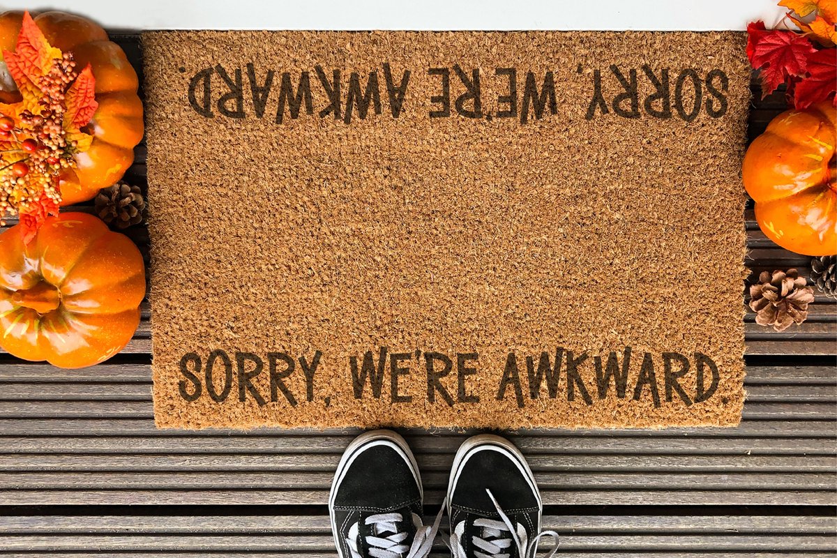 Laser Point Sorry We Are Awkward | 90x60 cm | Nieuwe huis cadeau | Ingangsmat | Deurmat met stijl | Verhuizing cadeau | Praktisch & trendy | Perfect voor binnenkomst | Cadeau voor nieuwe woning Bruin | Zwart (Gravering 90x60)