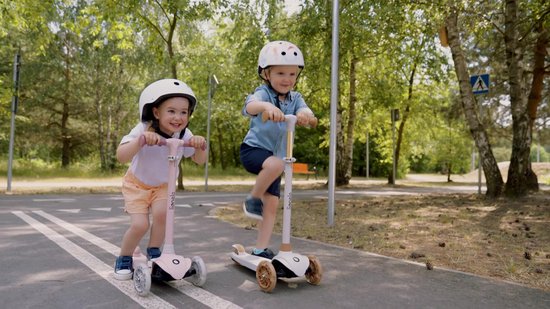 Lionelo Helmet Fietshelm voor kinderen - Maat 50-56cm - 20x23cm - S - Intertek Certificering - ABS & EPS Materialen - Verstelbare Pasvorm - 11 Ventilatieopeningen - Extra Kinbeschermer - Personaliseerbaar met Krijt en Stiften - EN1078 Gecertificeerd