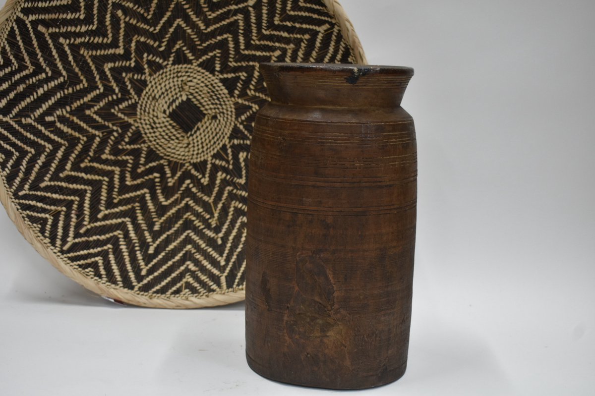 Nepalese oude originele houten pot / kruik - sober robuust landelijk - Grote oude houten pot / kruik - H 40 cm (97)