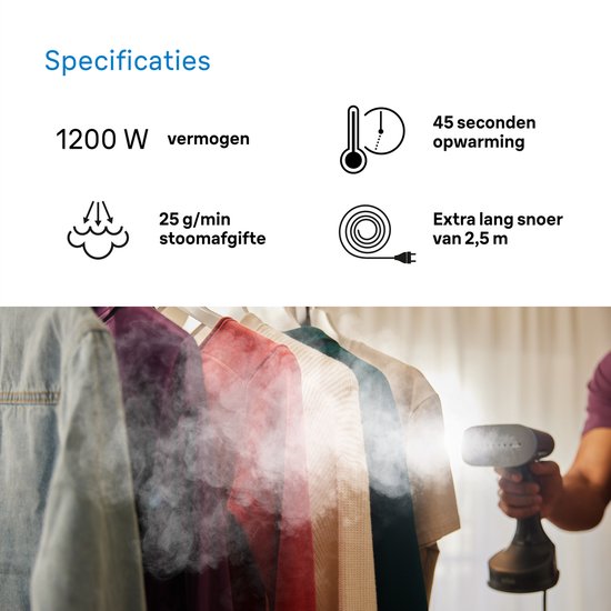 Zwarte Braun kledingstomer in gebruik op een rij kleding, die stoom afgeeft.