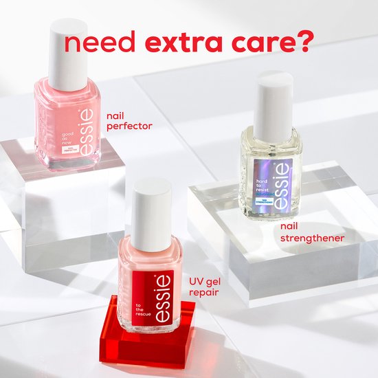 Drie Essie nagellakken: 'to the rescue' UV gel repair, 'good as new' nail perfector, 'hard to resist' nail strengthener.