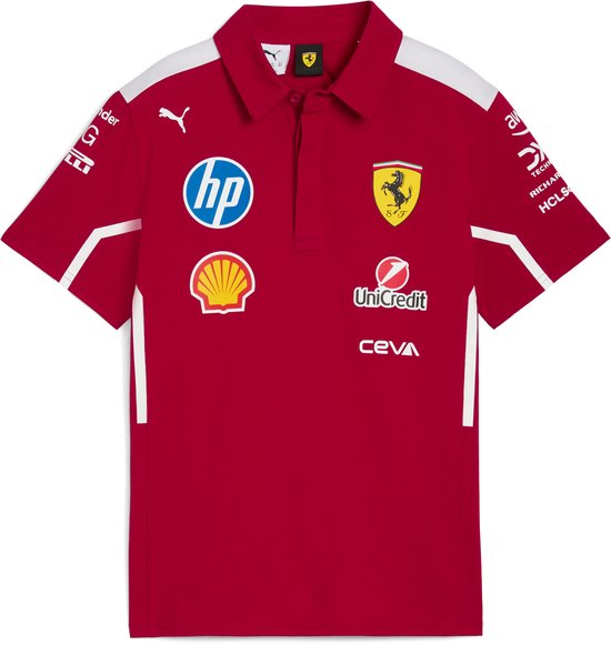 Face avant du polo rouge Ferrari avec logo Puma, écusson Ferrari, logos HP, Shell, UniCredit, CEVA et accents blancs.