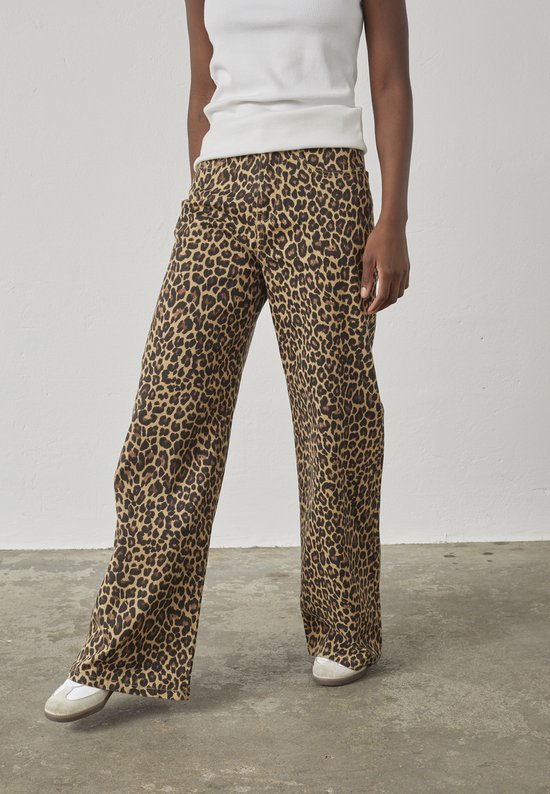 SISTERS POINT Owi-w.je10 Dames Jeans - Leo - Panterprint - Maat XS