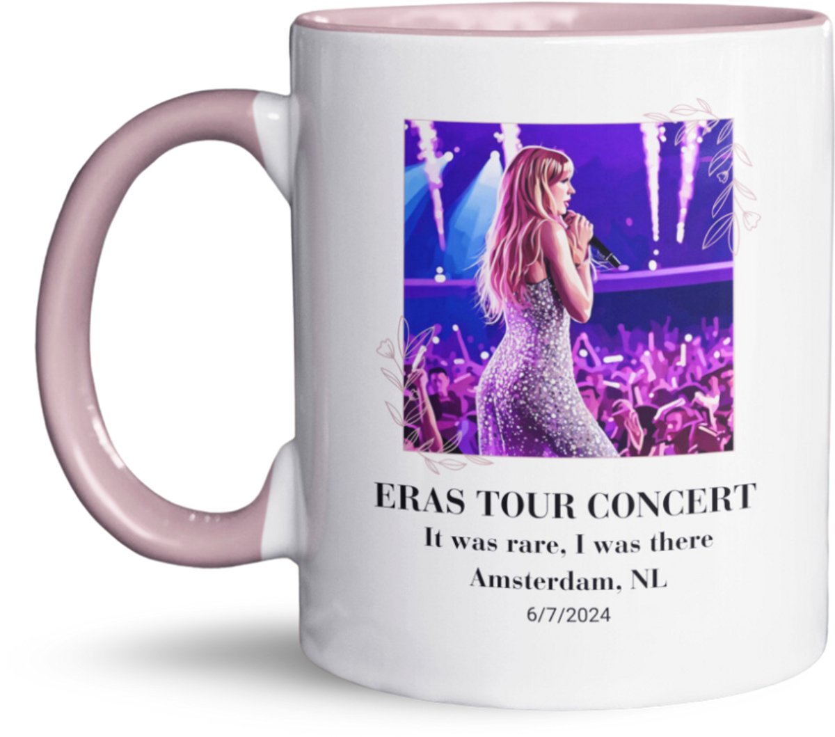 NietMokken.nl - Keramische mok met Eras Tour Amsterdam concert ontwerp - Perfect voor Taylor Swift fans - Aan beide zijden bedrukt - Vaatwasser- en magnetronbestendig - Ideaal cadeau voor Swifties om je concertmoment te herbeleven! - 6 juli versie