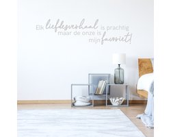 Muursticker Elk Liefdesverhaal Is Prachtig Maar De Onze Is Mijn Favoriet - Wit - 80 x 21 cm - slaapkamer woonkamer nederlandse teksten