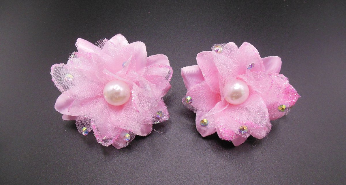 2 roosjes klein met duckklem roze met glinster+parel en diamantjes