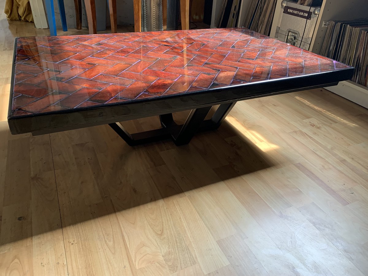 Salontafel wortelnoothout paars epoxy zwart gecoat frame