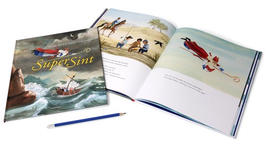 Een open boek SuperSint met illustraties van Sinterklaas vliegend en kinderen in een boot, met daarnaast een gesloten boek en potlood.