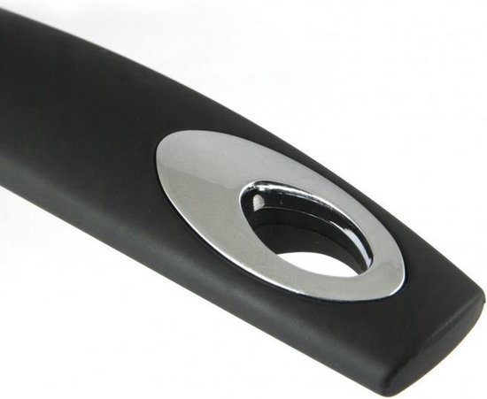 Detail van de zwarte, ergonomische handgreep met een chromen ophangoog.