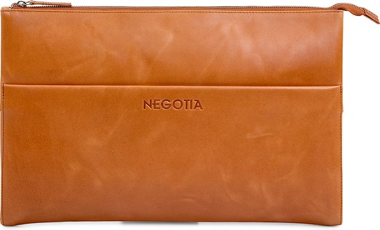 Cognacbruine leren laptoptas met voorvak en opdruk 'NEGOTIA'.