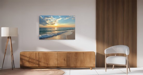 Canvas schilderij met zonsondergang aan zee, hangend boven een houten kast met een witte stoel.