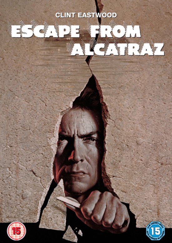 Escape from Alcatraz dvd hoes, Clint Eastwood kijkt door een scheur in de muur.