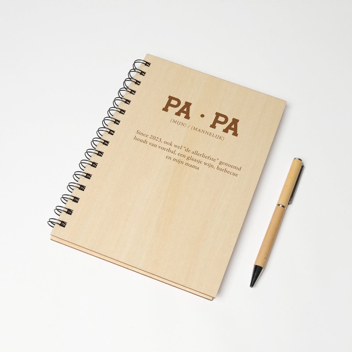 Notitieboek A5 - Luxe balpen - Vaderdag cadeau - Cadeau papa - Cadeau vader - Papa cadeau - Schrijfboek - A5 notitieboekje - WOORDENBOEK - kerstcadeau man - kado papa - kerst