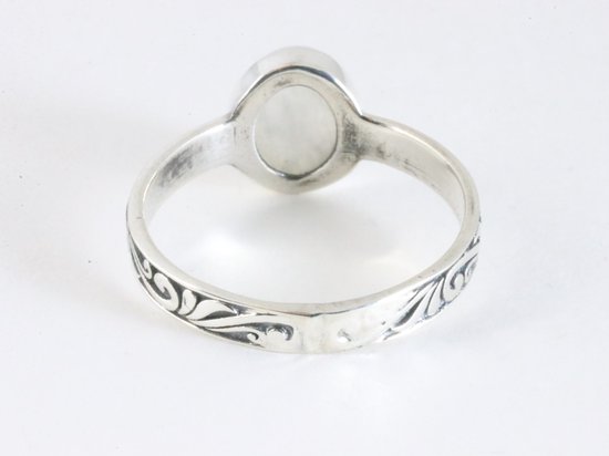 Bague en argent finement travaillée avec pierre de lune arc-en-ciel - taille 17,5