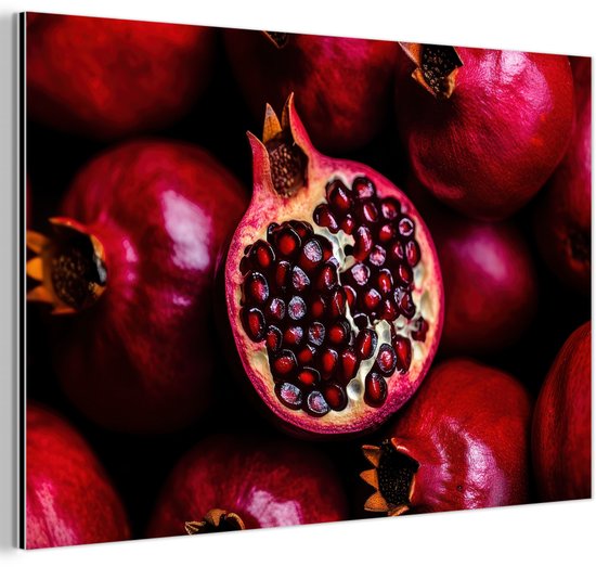 Aluminium schilderij 150x100 cm - Wanddecoratie metaal - Granaatappel - Rood - Fruit - Metalen muurdecoratie woonkamer - Decoratie industrieel - Foto op dibond - Industriële accessoires slaapkamer