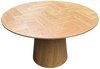 Ronde eettafel van eikenfineer met visgraatmotief en een cilindrische voet.