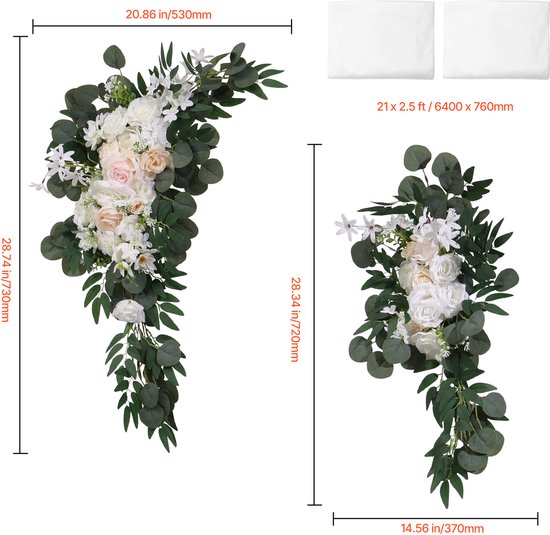 Afmetingen van twee kunstmatige bloemstukken met witte, crème, champagne en lichtroze rozen, witte bloemen en eucalyptusbladeren.
