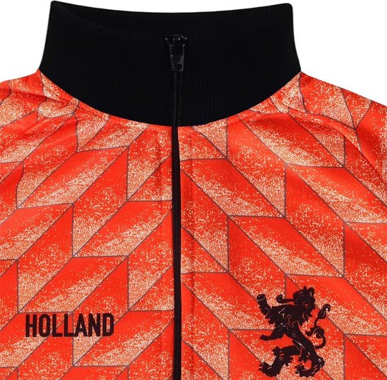 Oranje trainingsjack met geometrisch patroon, zwart logo en de tekst HOLLAND.