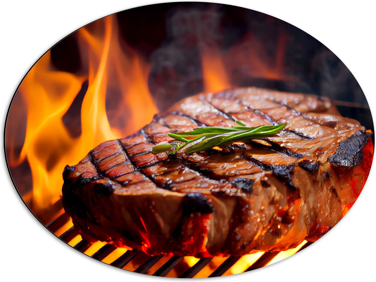Dibond Ovaal - Brandende Steak op Barbecue - 68x51 cm Foto op Ovaal (Met Ophangsysteem)