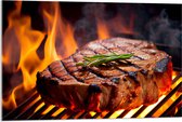 Acrylglas - Brandende Steak op Barbecue - 90x60 cm Foto op Acrylglas (Met Ophangsysteem)