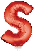 Rode opblaas letter ballon S op stokje 41 cm