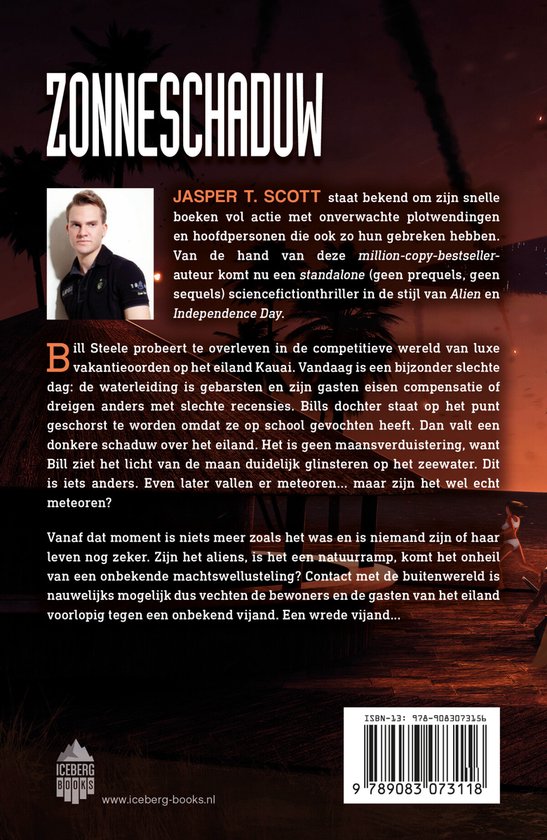 Boekomslag van Zonneschaduw door Jasper T. Scott, met een man op een foto en tekst.