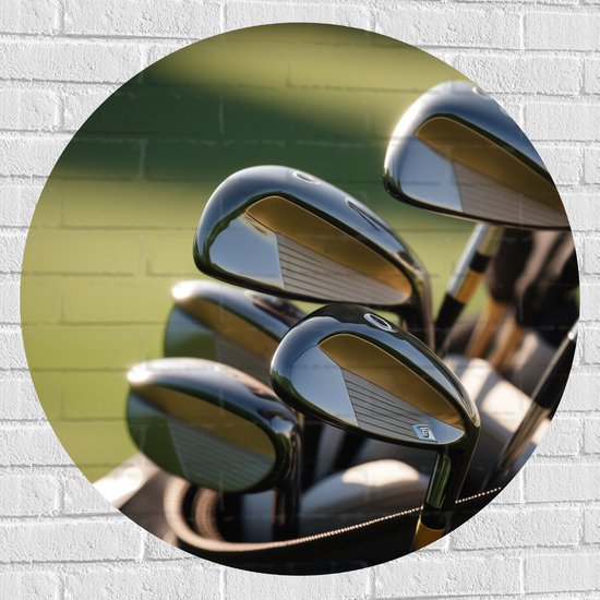 Muursticker Cirkel - Golf Clubs in Trolley op Golfbaan - 90x90 cm Foto op Muursticker